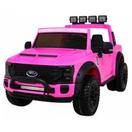Ford Super Duty różowy