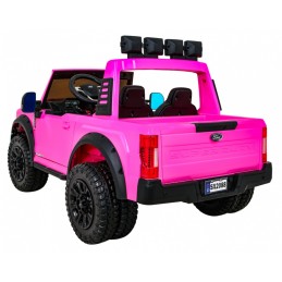 Ford Super Duty różowy