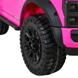 Ford Super Duty różowy